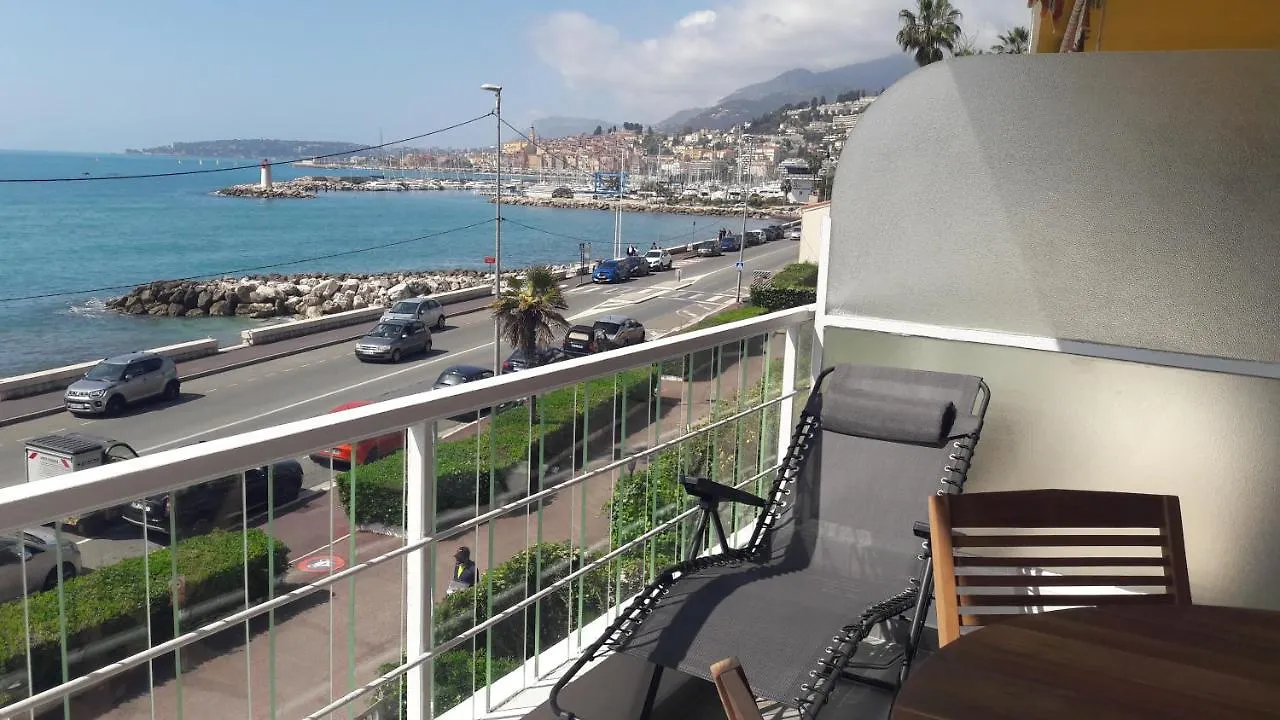 Splendide studio front de mer Menton