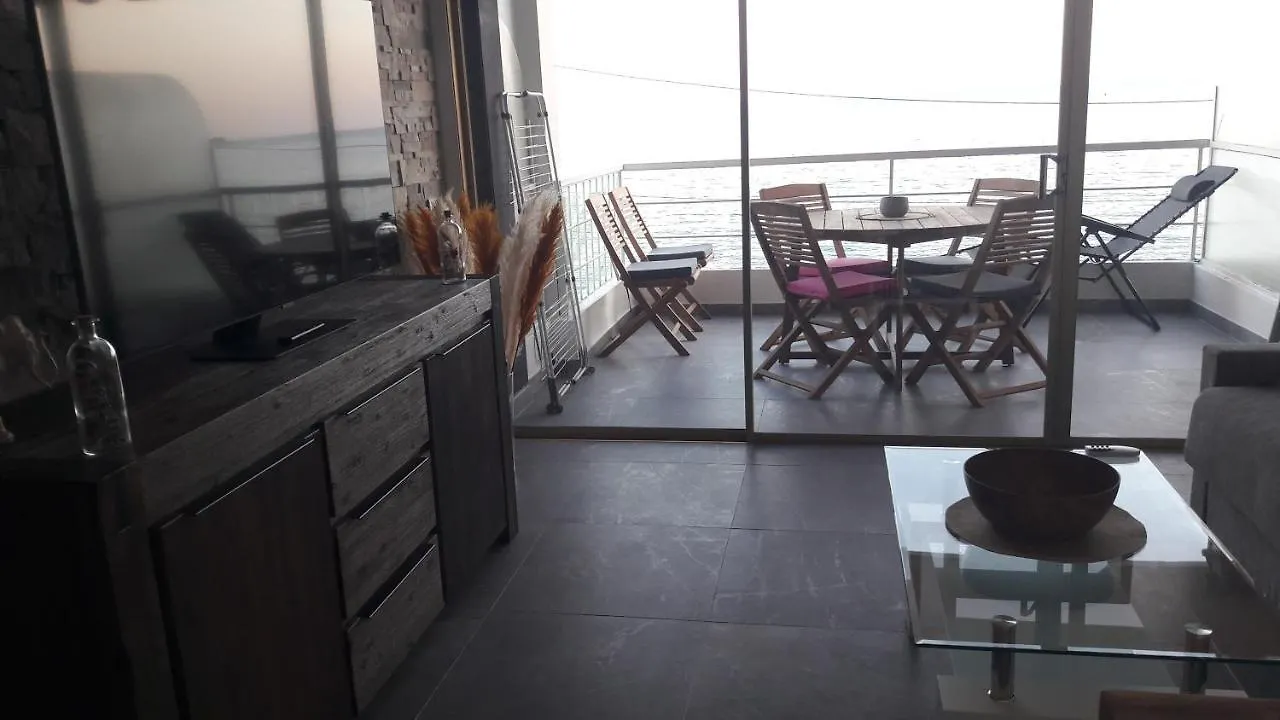 Appartement Splendide studio front de mer Menton France